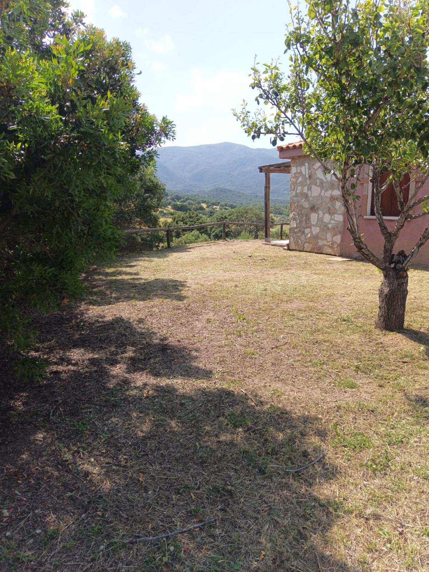 Is Bisus Guest House Castiadas Exterior foto